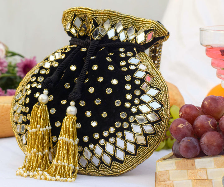 handbags for women,womens tote bags,shoulder bag for womens,women's duffle bags ,women duffle bag,duffle bag,women's ladies purse,branded stylish bag,vanity bag for ladies,purse brand ,ladies hand bags,branded sling bag,chain hand clutches,women pouches,stylish backpack,women's backpack ,ladies hand bags,small women's clutch bags ,shoulder bags for ladies,clutches for party wear,shoulder bags,ladies fashion bags , best brand for wallet,laptop bag ,handbag ,small travel bag for ladies .