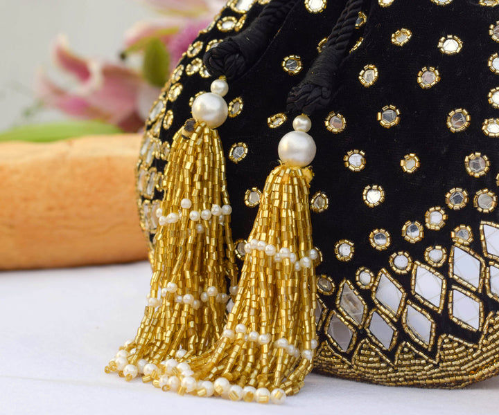handbags for women,womens tote bags,shoulder bag for womens,women's duffle bags ,women duffle bag,duffle bag,women's ladies purse,branded stylish bag,vanity bag for ladies,purse brand ,ladies hand bags,branded sling bag,chain hand clutches,women pouches,stylish backpack,women's backpack ,ladies hand bags,small women's clutch bags ,shoulder bags for ladies,clutches for party wear,shoulder bags,ladies fashion bags , best brand for wallet,laptop bag ,handbag ,small travel bag for ladies .