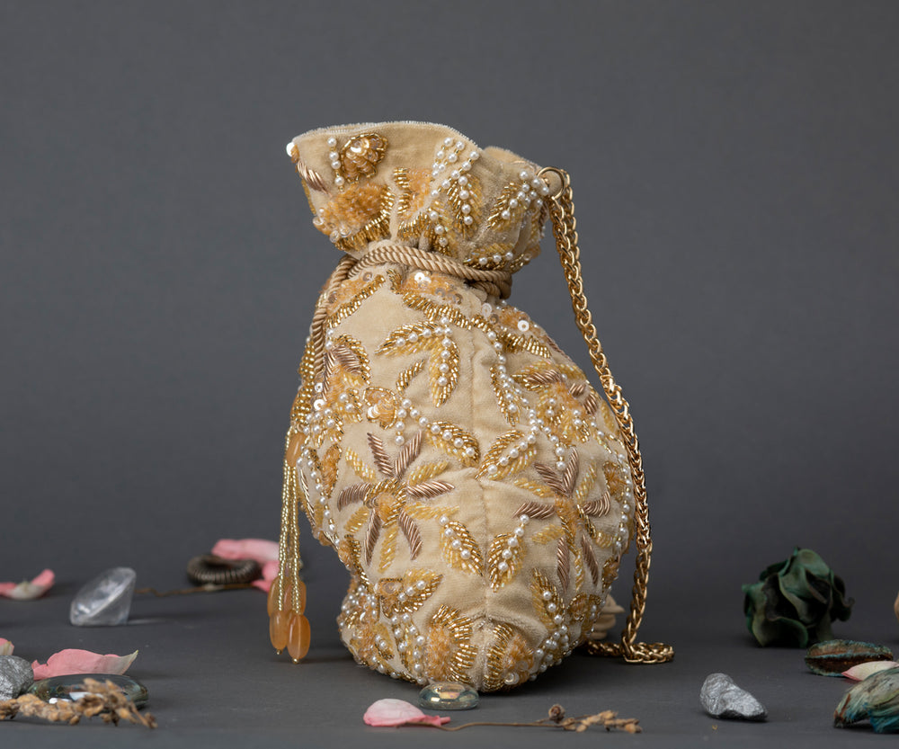 handbags for women,womens tote bags,shoulder bag for womens,women's duffle bags ,women duffle bag,duffle bag,women's ladies purse,branded stylish bag,vanity bag for ladies,purse brand ,ladies hand bags,branded sling bag,chain hand clutches,women pouches,stylish backpack,women's backpack ,ladies hand bags,small women's clutch bags ,shoulder bags for ladies,clutches for party wear,shoulder bags,ladies fashion bags , best brand for wallet,laptop bag ,handbag ,small travel bag for ladies .