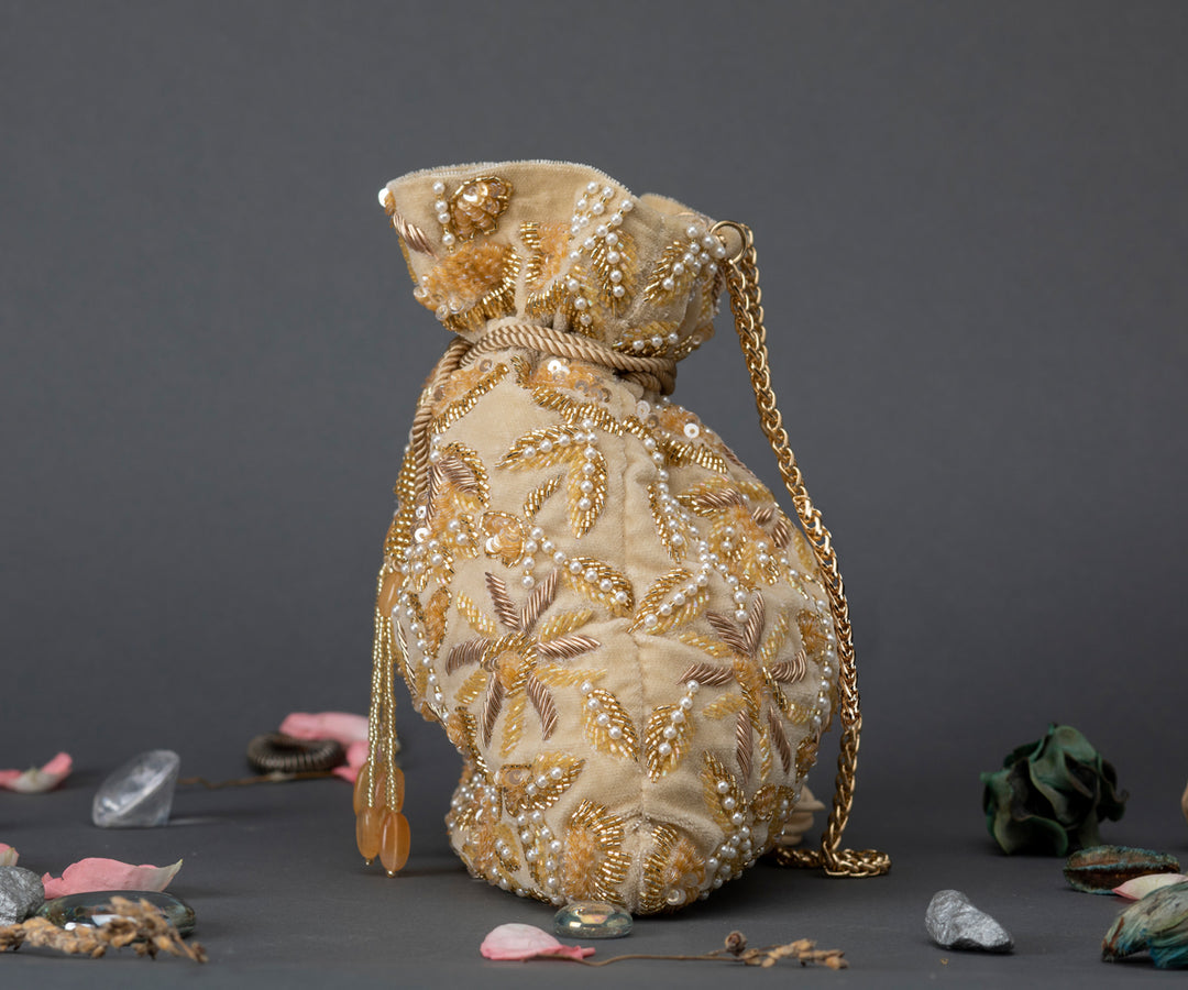 handbags for women,womens tote bags,shoulder bag for womens,women's duffle bags ,women duffle bag,duffle bag,women's ladies purse,branded stylish bag,vanity bag for ladies,purse brand ,ladies hand bags,branded sling bag,chain hand clutches,women pouches,stylish backpack,women's backpack ,ladies hand bags,small women's clutch bags ,shoulder bags for ladies,clutches for party wear,shoulder bags,ladies fashion bags , best brand for wallet,laptop bag ,handbag ,small travel bag for ladies .