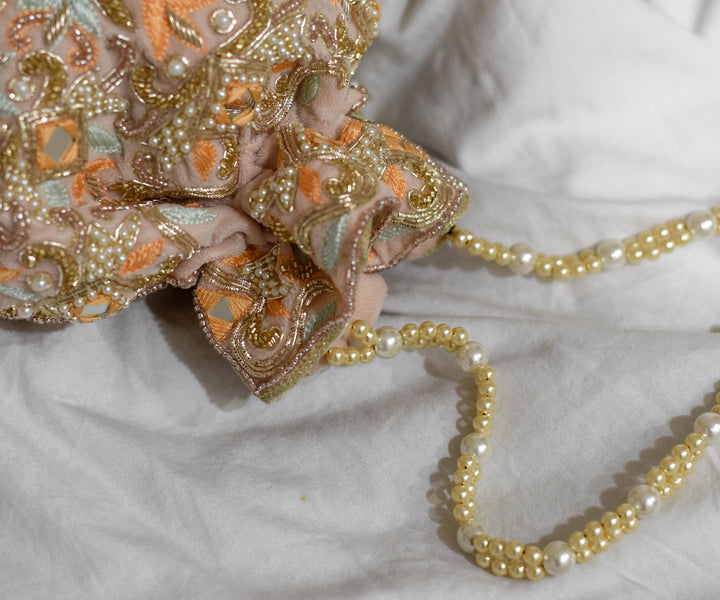 handbags for women,womens tote bags,shoulder bag for womens,women's duffle bags ,women duffle bag,duffle bag,women's ladies purse,branded stylish bag,vanity bag for ladies,purse brand ,ladies hand bags,branded sling bag,chain hand clutches,women pouches,stylish backpack,women's backpack ,ladies hand bags,small women's clutch bags ,shoulder bags for ladies,clutches for party wear,shoulder bags,ladies fashion bags , best brand for wallet,laptop bag ,handbag ,small travel bag for ladies .