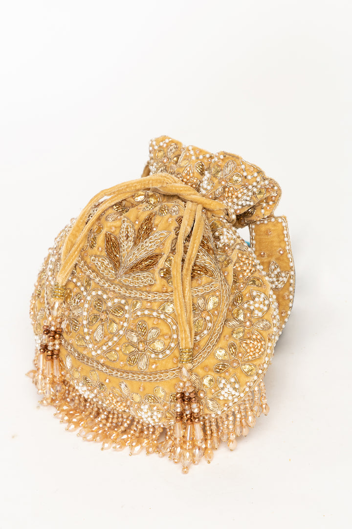 Elina Potli – Gold