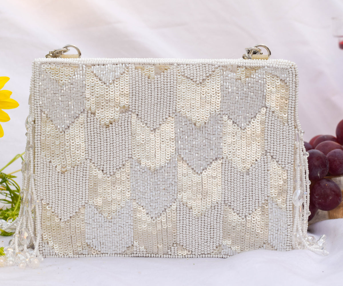 Lobhayate Female White Pearl Beaded Stylish Hand Clutch Bag Women Purse at  Rs 750/piece in New Delhi
